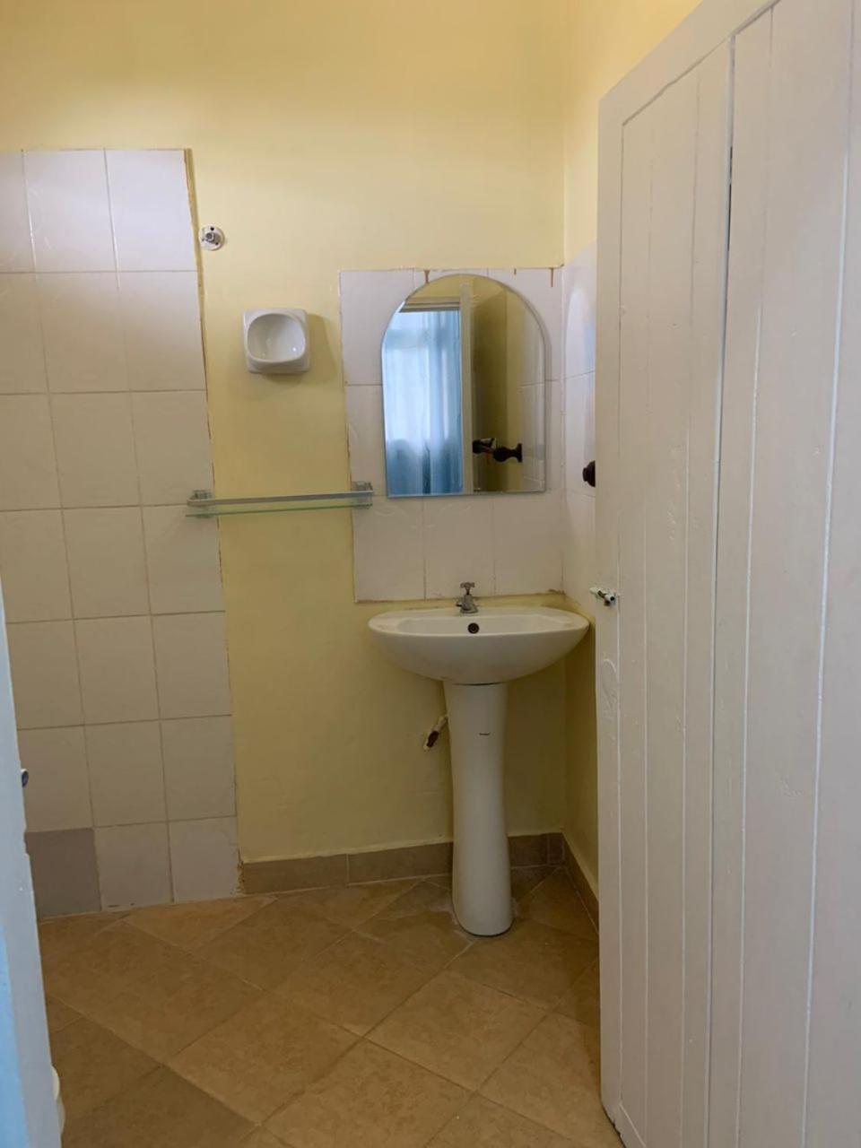 Kibodya Hotel Nkrumah Darüsselam Oda fotoğraf